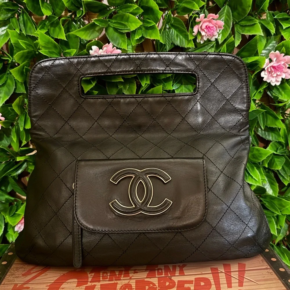 Chanel CC Black Leather fold over Hampton tote clutch hand bag - Picture 5 of 17